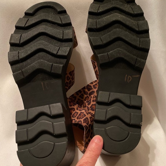 NEW Women’s Steve Madden Leopard Haidar Strappy Sandals Size 8.5 Summertime!! - Picture 7 of 12